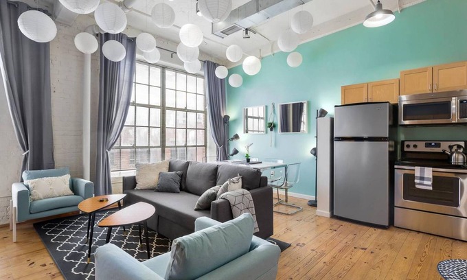 Downtown Apartment | Loft Living in the Trendy Warehouse District