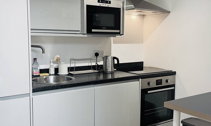 Leabridge Apartment | Loft style studio in the heart of Clapton, London