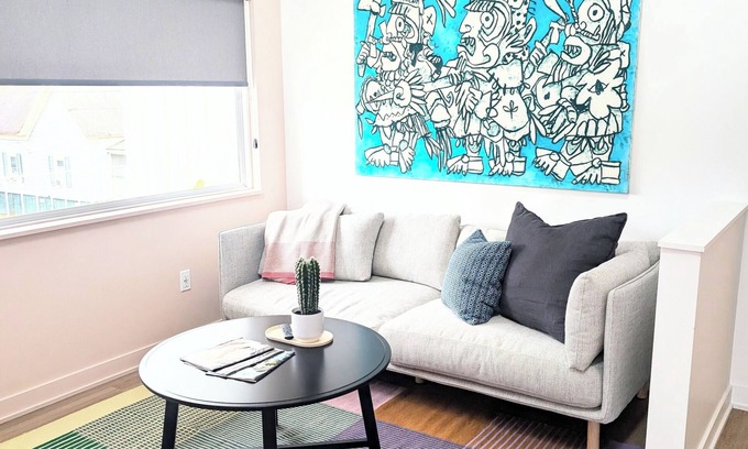 Downtown Apartment | Lofty Living - Walk to Downtown