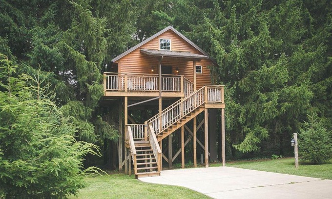 Millersburg House | Lofty Willows Treehouse by Amish Country Lodging