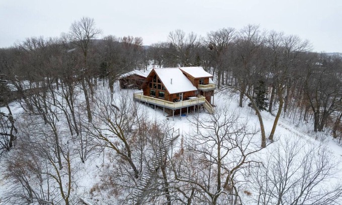 Pelican Rapids Cabin | Log Cabin at Moonlight Bay