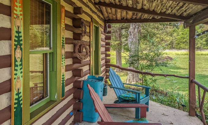 Calico Rock House | Log Cabin at Tan Trough Holler