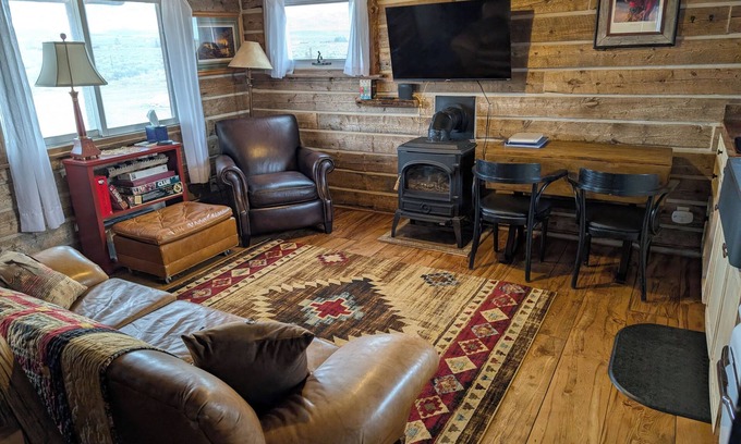 Clark Cabin | Log Cabin Sleeps 2-7 Base of Beartooth Mtn Near Cody WY & Yellowstone Natl Park