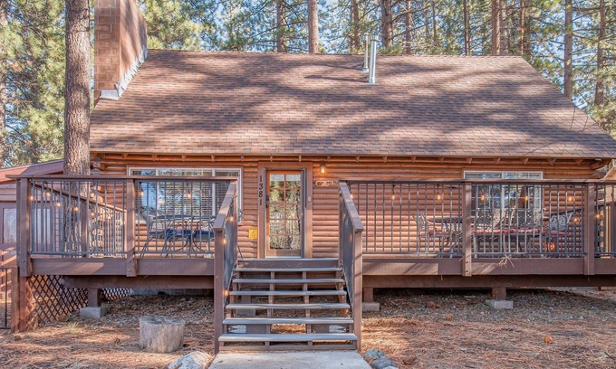 Rancho Bijou Cabin | Log Cabin With Two Primary Suites! Great Location