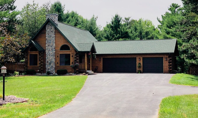 Necedah House | Log home with a modern touch