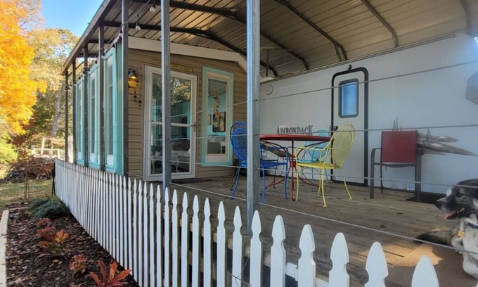 Lincoln House | Logan Martin Lake Sunroom camper