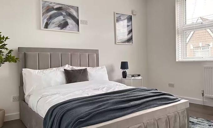 Stratford House | London 2 Bedroom Modern Cosy Stratford East Central Metro Sleeps 5 Elizabeth