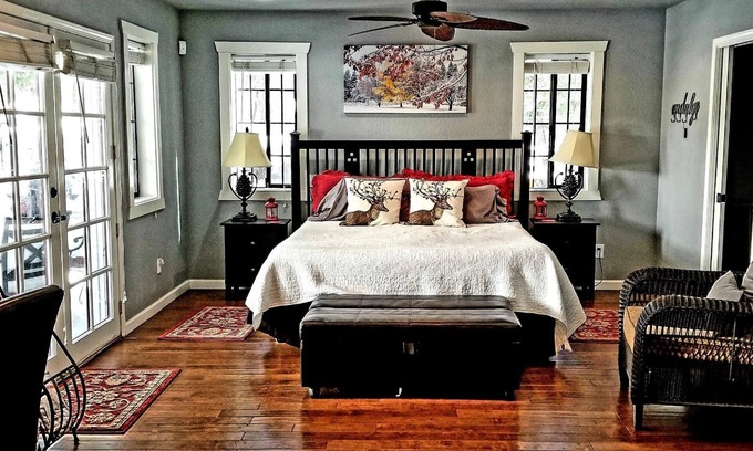 Twain Harte Cabin | Lone Star Lodge: Walk to Town, Gourmet Kitchen, Hot Tub, A/C, Lake Membership