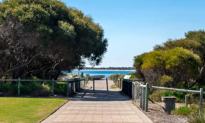 Port Kennedy House | Longbeach Retreat, Beautiful Ocean views at your fingertips