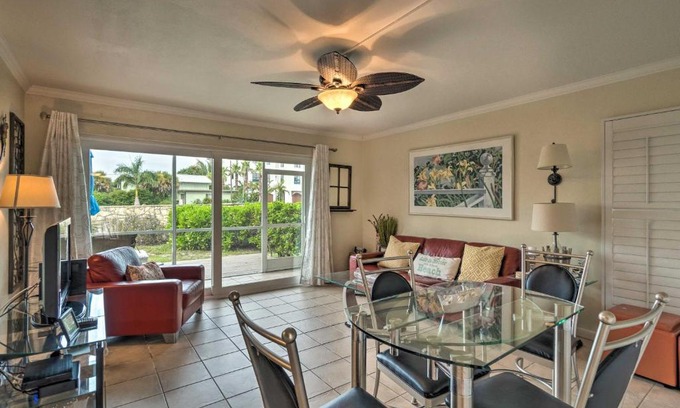 Longboat Key Apartment | Longboat Key Condo with Lanai Walk to Beach and Shops