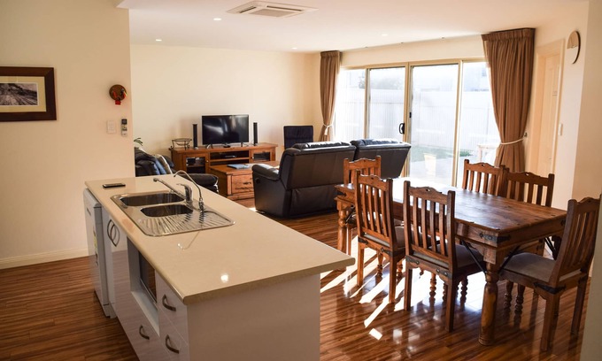 Port Elliot House | Longreach to Port Elliot