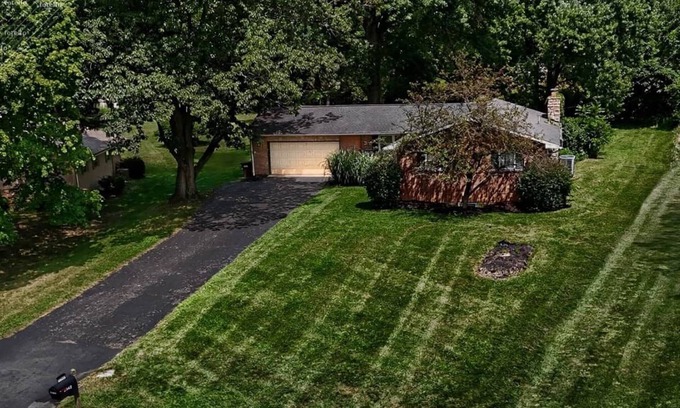 Gahanna House | Longstreth - Large Ranch - Pool Table