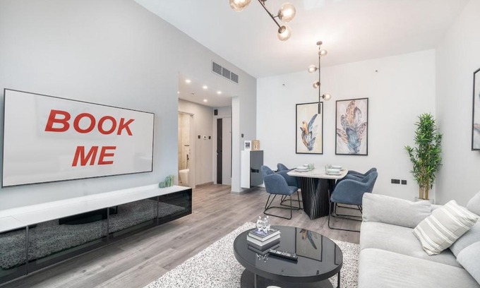 Trade Centre 1 Apartment | Look at me I'm cool & central