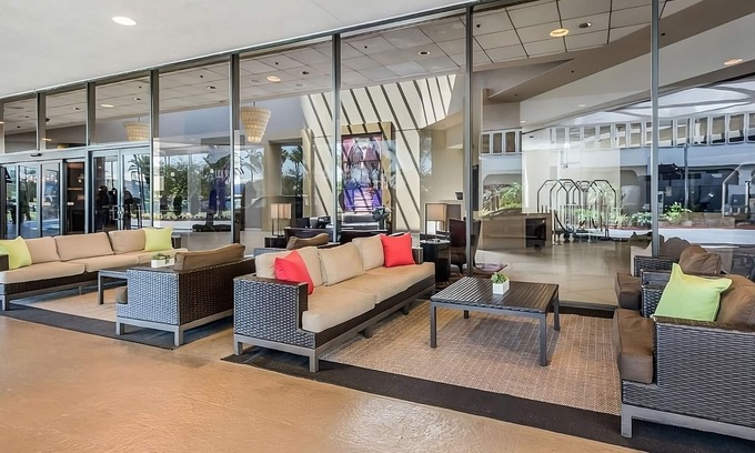 Los Angeles Resort | Look No Further! 4 Posh Units, Near Flight Path Learning Center & Museum