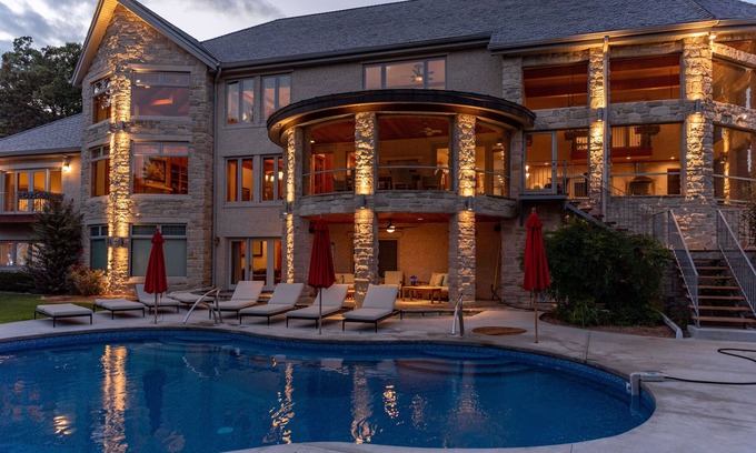 Blue Eye House | Look no further for your own private oasis on Table Rock Lake!