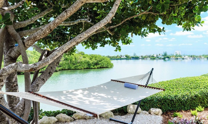 Marathon Hotel | Looking for the Best Location for Next Getaway? Amazing Room w/FREE Breakfast