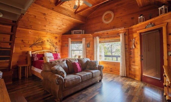 Pigeon Forge Cabin | Lookout Point - Firepit, Pickle Ball, Balcony, Pet