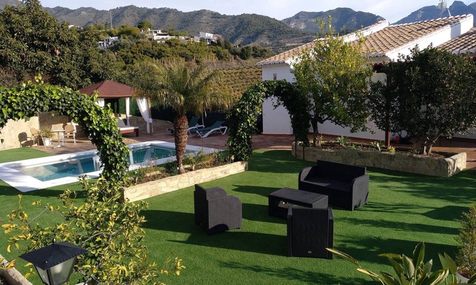 Frigiliana Villa | Lopera Cave Apartment with View