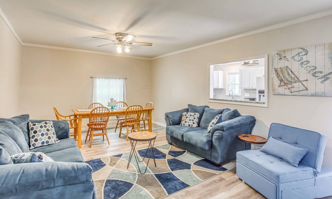 Loris House | Loris Vacation Home w/ Yard & Grill Near Golfing