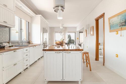 Loutraki Apartment | Loutraki Μοναδικής θέσης διαμέρισμα στη θάλασσα