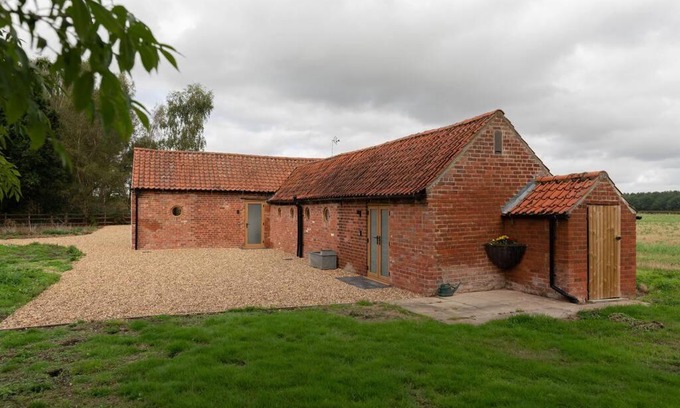 Aubourn Apartment | Lovely 1-bed studio & bathroom in converted barn near Newark Show-Ground