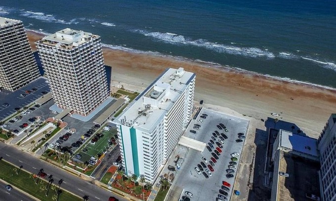 Ortona Park Condo | Lovely 2 Bdr/2 Bath Condo on the beach