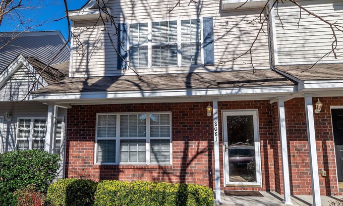 North Charleston House | Lovely 2bd/2.5bath Centrally Located