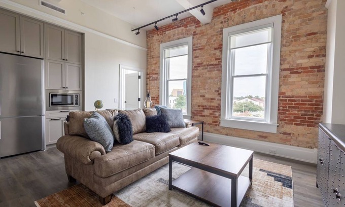Downtown Condo | Lovely 2BD/2 Loft with views