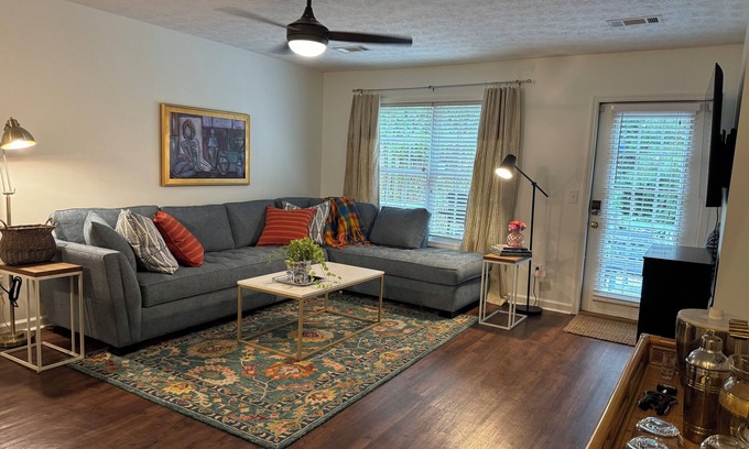 Auburn Condo | Lovely 2BR 2.5BA Condo