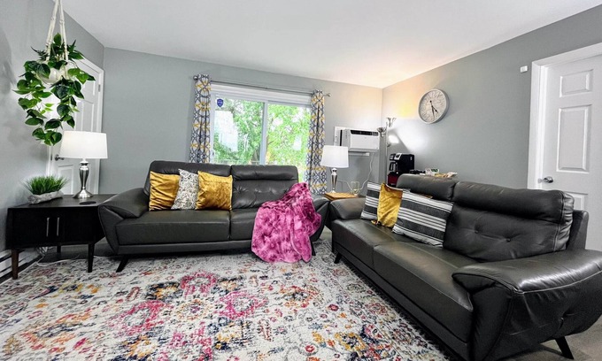 Mendota Apartment | Lovely 3BD Apt. K | free parking, great coffee!