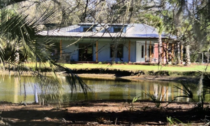 Johns Island Cottage | Lovely and Accessible, near the beaches, attractions, and eateries
