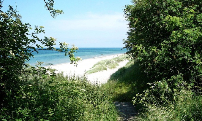 Altenkirchen Villa | Lovely apartment in villa for 4 guests with WIFI, TV, terrace and pets allowed