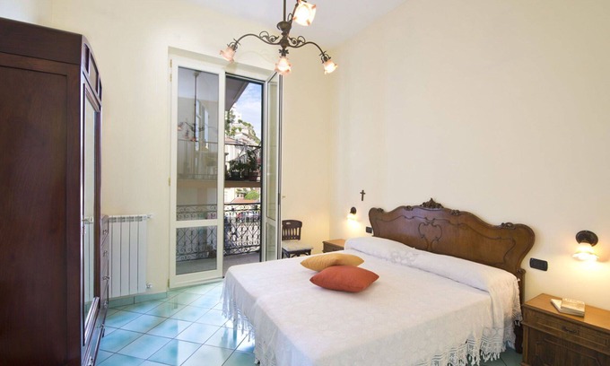 Vietri sul Mare Apartment | Lovely apartment for 6 guests with TV and terrace