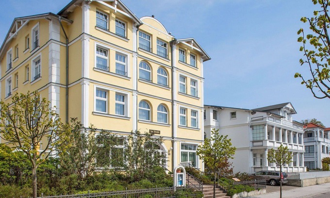 Sellin Villa | Lovely apartment in villa for 2 people with WIFI, TV, terrace and pets allowed