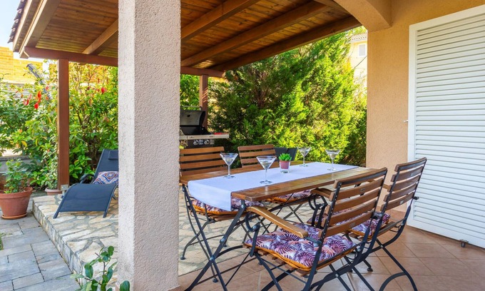 Vantacici Apartment | Lovely apartment in Vantacici