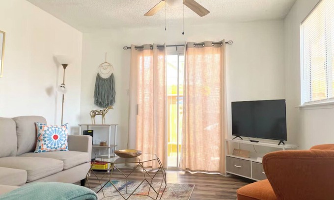 Coalinga House | Lovely Apartment unit near central Coalinga