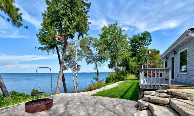 Little Sturgeon House | Lovely Bayfront Vacation Rental w/ Spacious Deck!
