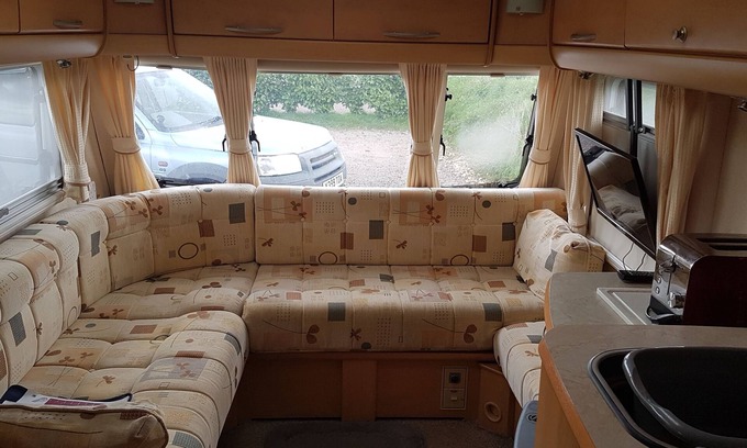 Kneesall Ski Chalet | Lovely Caravan Near Notts and Newark