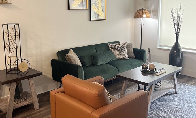 Mount Auburn Condo | Lovely & Comfy 1bedroom with indoor fireplace