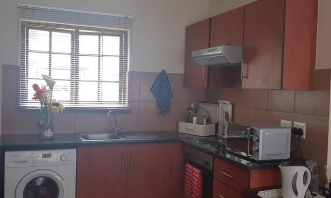 Pretoria Apartment | Lovely & Cozy Studio Unit with Carport!