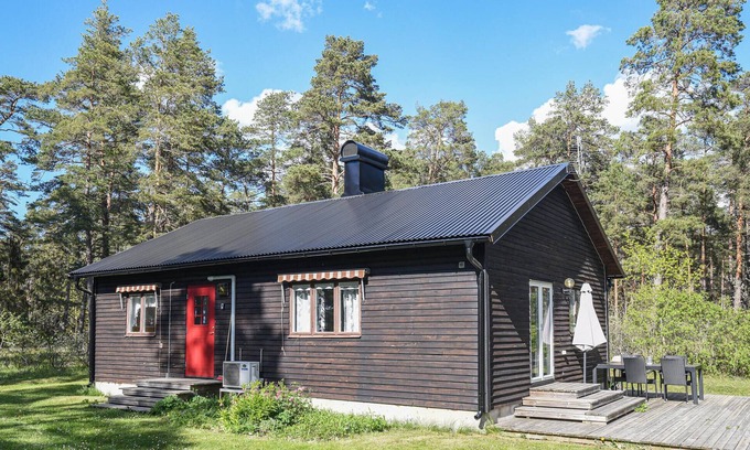 Tingstade House | Lovely home in Lärbro with kitchen