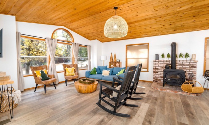 Placerville House | Lovely Home in Pollock Pines with Hot Tub