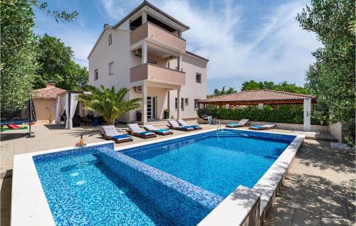 Velim House | Lovely Home In Radasinovci With Kitchen