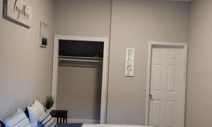 Goose Creek Apartment | lovely relaxing room with hight speed internet , neflix with a independent entry