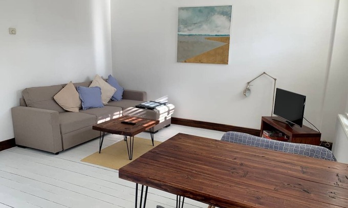 Leigh-on-Sea Cottage | Lovely Seaside Ground Floor Cottage in Old Leigh