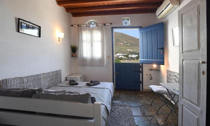 Tinos Town Apartment | Lovely Studio Apartment For 2 Ppl In Tinos