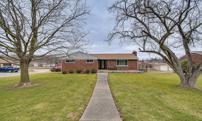 Bakerstown House | Lovely Valencia Home w/Yard & Private Pool!
