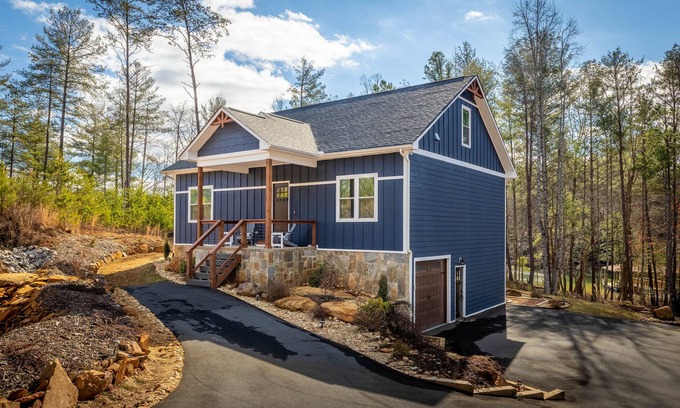 Morganton House | Loving Lake Life - Waterfront Home on Lake James with Dock!