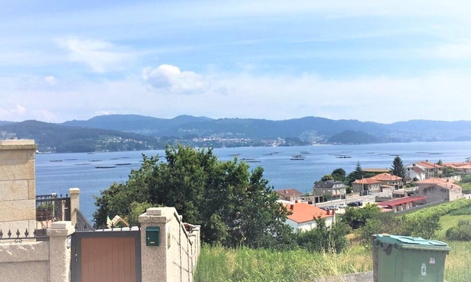 Raxo Cabin | low silver cabin with fireplace far from the bulilcio but close to everything