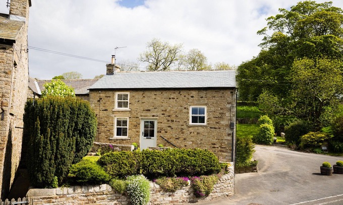 Barnard Castle House | LOW THEARNS, family friendly, with open fire in Middleton-In-Teesdale